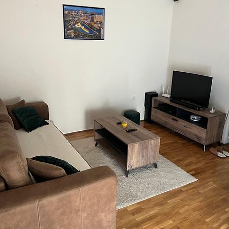 Sad Apartman Ni Exterior foto